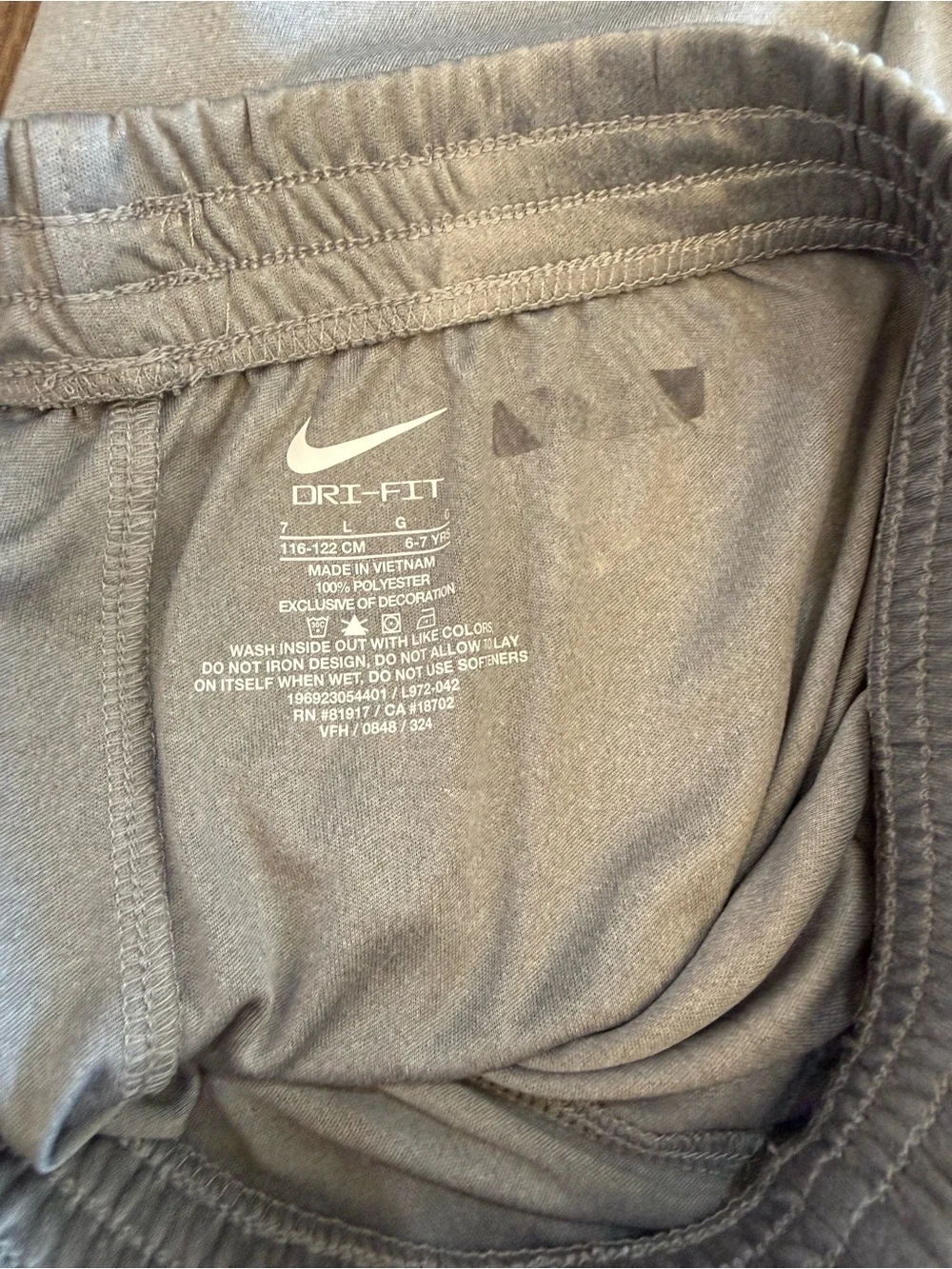 [Like New] Nike Boys Light Gray Athletic dri-fit Shorts with Swoosh - sz 7